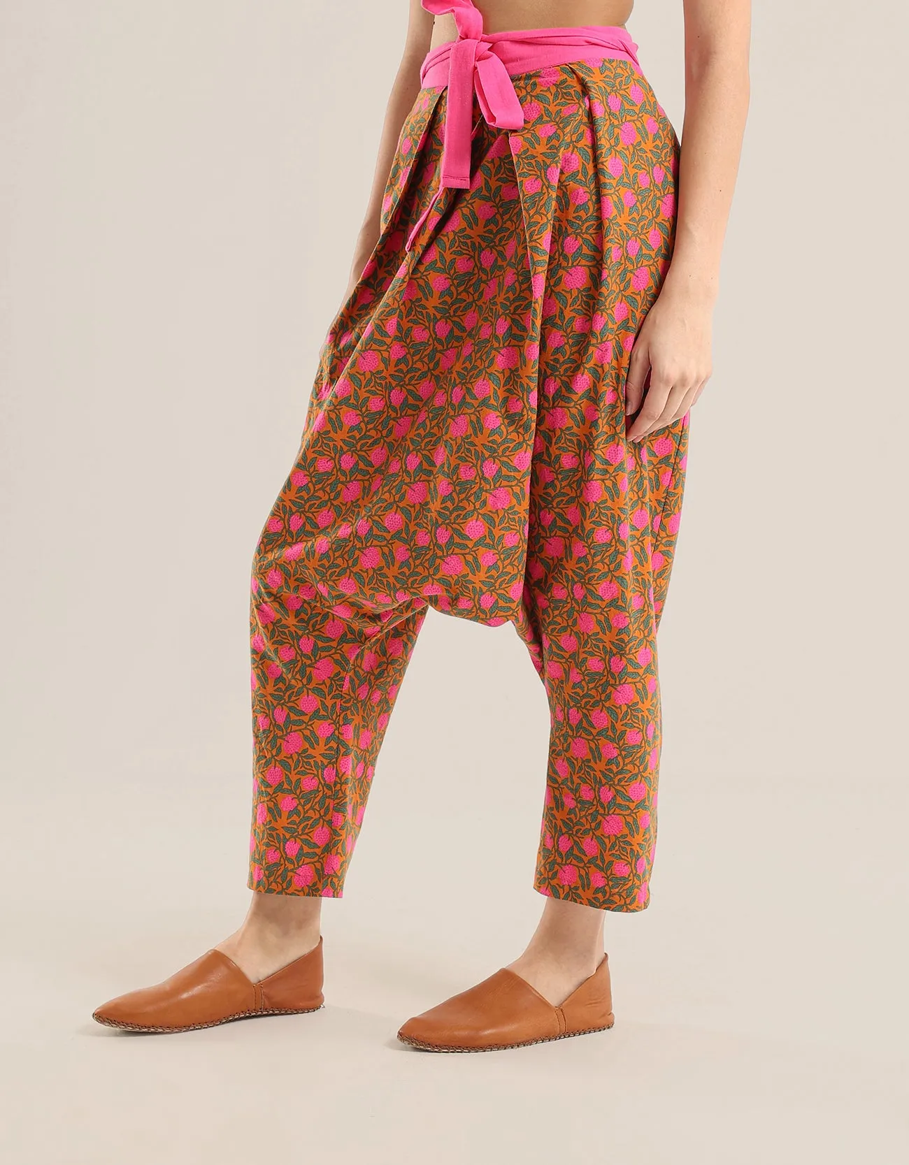 Harem pants with waistline and belt in plain cotton