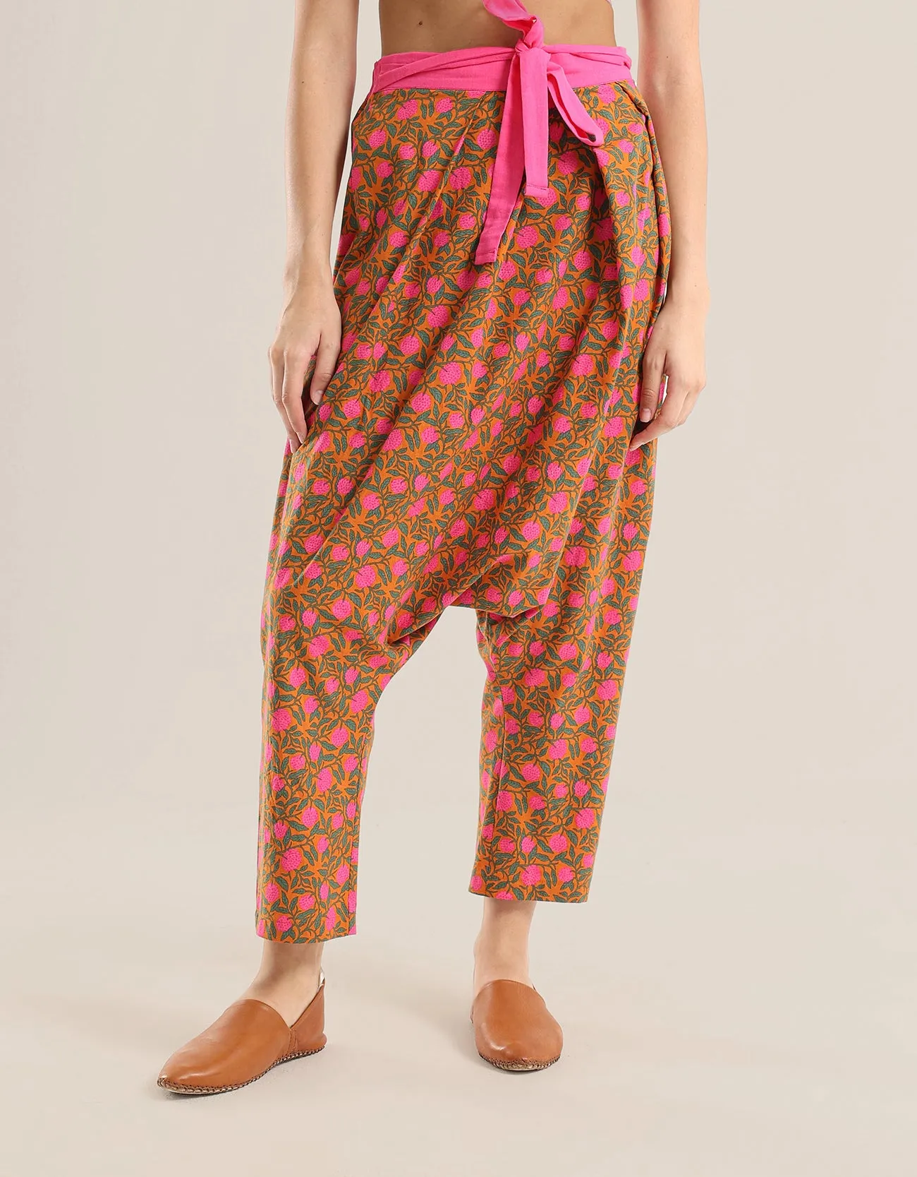 Harem pants with waistline and belt in plain cotton