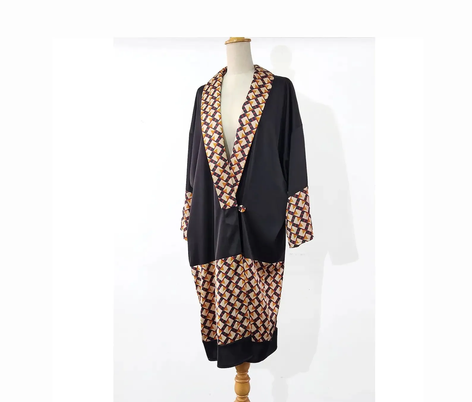 Satin kimono robe with shawl lapel in black and brown geometric print